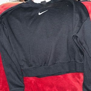 Women’s Nike cropped sweatshirt
